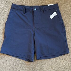 NWT Men’s Old Navy Quick Dry Shorts. Navy blue. Size 34